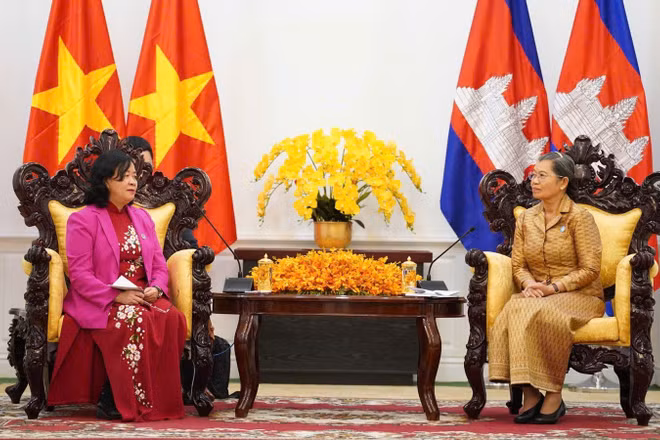 Chủ tịch Ủy ban Trung ương Mặt trận Tổ quốc Việt Nam Bùi Thị Minh Hoài gặp Phó Chủ tịch Đảng Nhân dân Campuchia, Chủ tịch Hội đồng quốc gia Mặt trận Đoàn kết Phát triển Tổ quốc Campuchia Men Sam An.