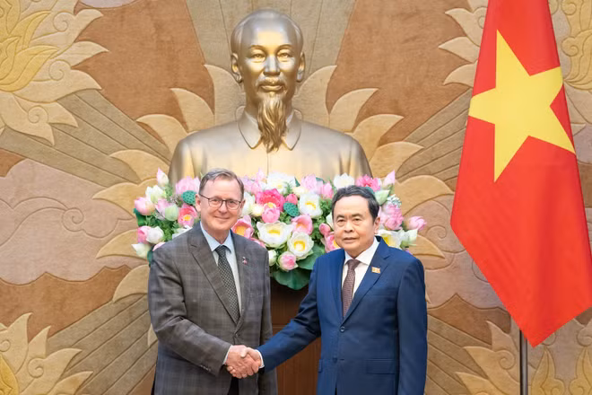 Chủ tịch Quốc hội Trần Thanh Mẫn và Phó Chủ tịch Quốc hội Cộng hòa Liên bang Đức Bodo Ramelow. 