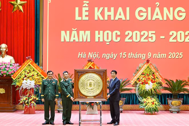 Chủ tịch nước Lương Cường dự Lễ khai giảng năm học 2025-2026 Học viện Quốc phòng. (Ảnh: THỦY NGUYÊN)