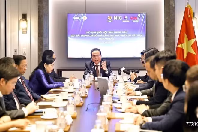 Chủ tịch Quốc hội Trần Thanh Mẫn gặp mặt thành viên Mạng lưới Đổi mới sáng tạo và chuyên gia Việt Nam tại Hàn Quốc. (Ảnh: TTXVN)
