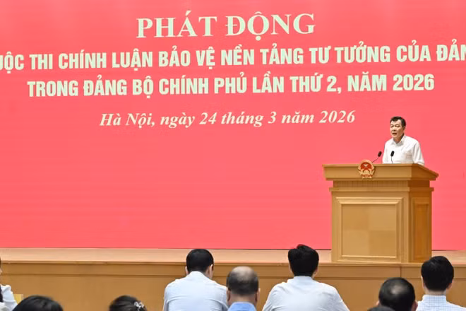 Đồng chí Nguyễn Đức Phong phát động Cuộc thi chính luận về bảo vệ nền tảng tư tưởng của Đảng lần thứ 2, năm 2026 trong toàn Đảng bộ Chính phủ. (Ảnh: Thủy Nguyên)