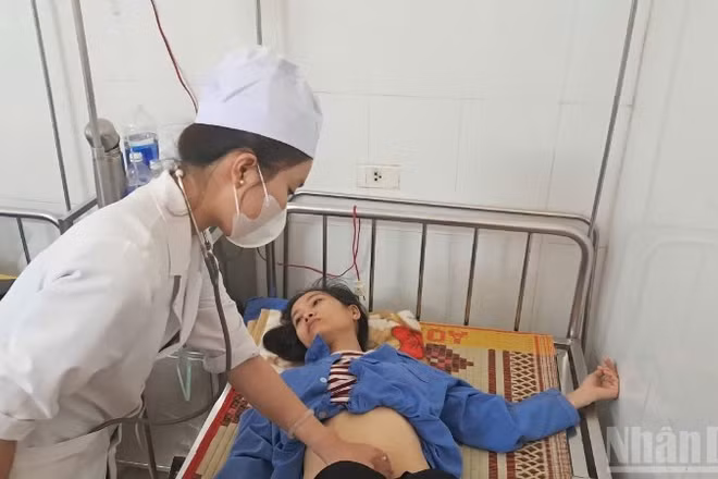 Các bệnh nhân bị ngộ độc thực phẩm sau khi sử dụng bánh mì ổ có nhân mua tại điểm kinh doanh bánh mì do bà Trương Thị Khả Ái làm chủ, đã được bác sĩ tích cực điều trị, hiện sức khỏe đã ổn định.