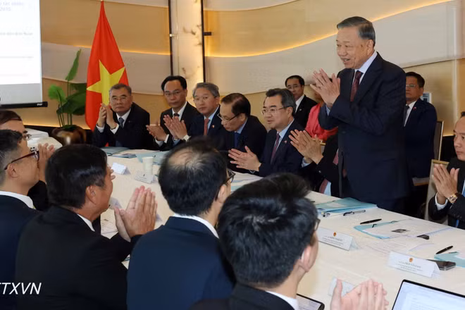 Tổng Bí thư, Chủ tịch nước Tô Lâm tiếp các chuyên gia công nghệ người Việt Nam tại Pháp. (Ảnh: TTXVN)