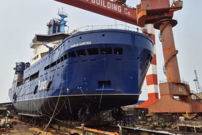 Vừa qua, Công ty Đóng tàu Hạ Long (SBIC) đã hạ thủy thành công tàu dịch vụ điện gió ngoài khơi CSOV 9020-YN552211.