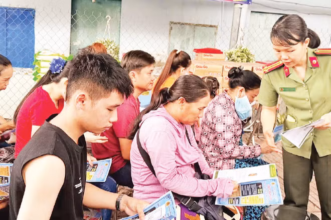 Công an Thành phố Hồ Chí Minh tuyên truyền về tác hại ma túy, tình hình an ninh trật tự đến các tầng lớp nhân dân trên địa bàn.