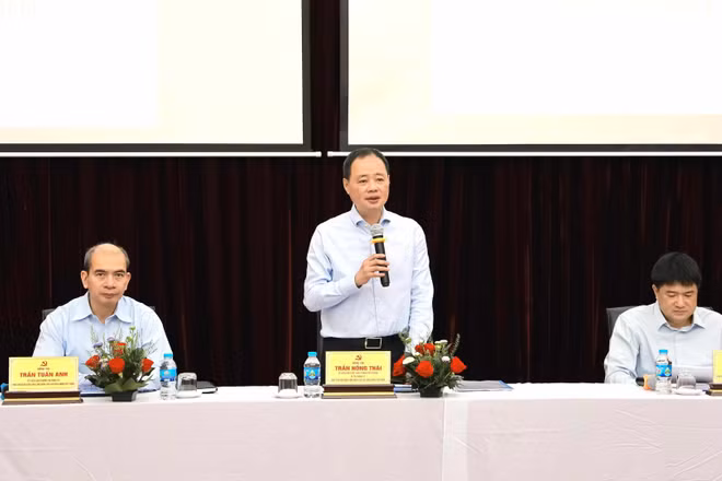 Giáo sư, Tiến sĩ Trần Hồng Thái, Ủy viên Trung ương Đảng, Chủ tịch Viện Hàn lâm Khoa học và Công nghệ Việt Nam, Phó Trưởng Ban Chính sách chiến lược Trung ương phát biểu tại hội nghị. (Ảnh: Xuân Kỳ)