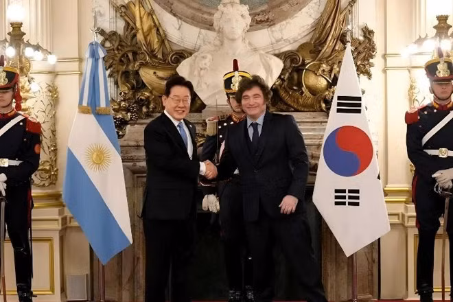 Tổng thống Argentina đón tiếp người đồng cấp Hàn Quốc. (Ảnh: Phủ Tổng thống Argentina)