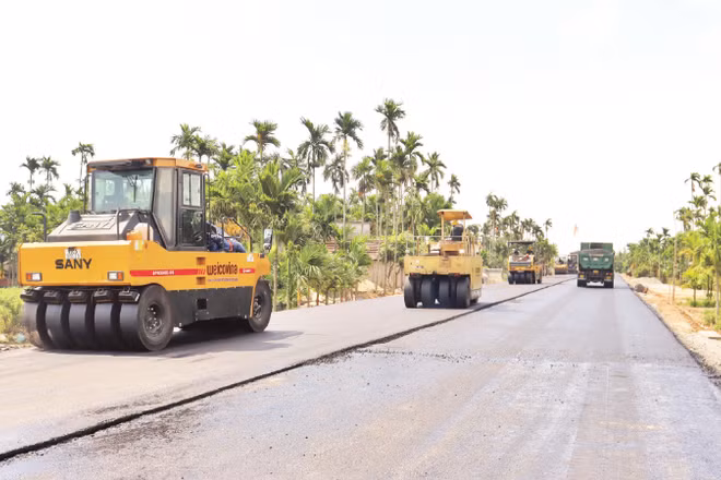 Nút thắt mặt bằng được tháo gỡ, dự án đường ven biển Dung Quất-Sa Huỳnh tăng tốc thi công xuyên kỳ nghỉ lễ.