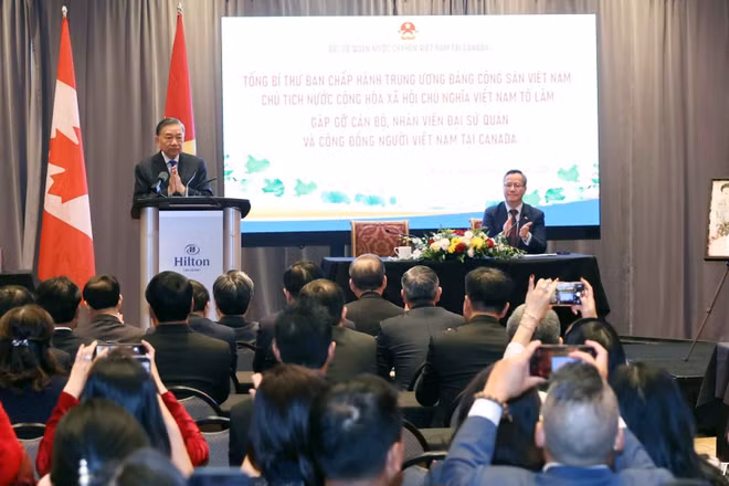 Tổng Bí thư, Chủ tịch nước Tô Lâm tại cuộc gặp gỡ cán bộ, nhân viên Đại sứ quán và đại diện cộng đồng người Việt Nam tại Canada. (Ảnh: TTXVN)