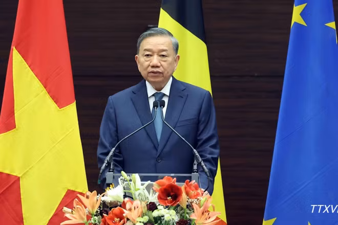 Tổng Bí thư, Chủ tịch nước Tô Lâm phát biểu chính sách tại Viện Quan hệ quốc tế Hoàng gia Egmont. (Ảnh: TTXVN) 