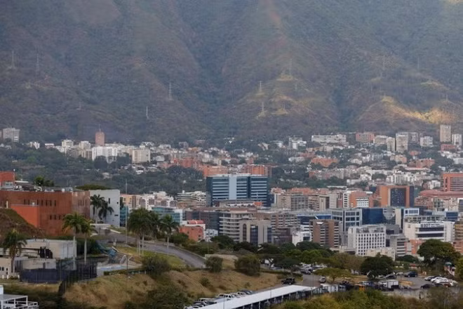 Tòa nhà Đại sứ quán Mỹ (trái) ở Caracas, Venezuela. (Ảnh: THX/TTXVN)