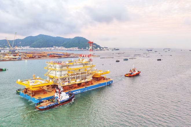 Bốn trạm biến áp ngoài khơi trên hành trình vượt biển đến châu Âu.