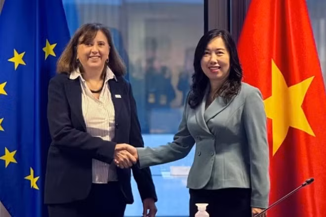 Thứ trưởng Ngoại giao Lê Thị Thu Hằng và bà Paola Pampaloni, Quyền Tổng Vụ trưởng Tổng vụ châu Á-Thái Bình Dương của EEAS đồng chủ trì Phiên họp lần 6 Ủy ban hỗn hợp Việt Nam-EU. (Nguồn: Báo Quốc tế)