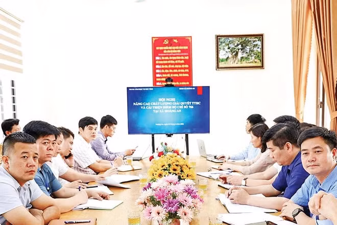 Cán bộ, công chức xã Hoàng An được bồi dưỡng về kỹ năng giải quyết thủ tục hành chính.