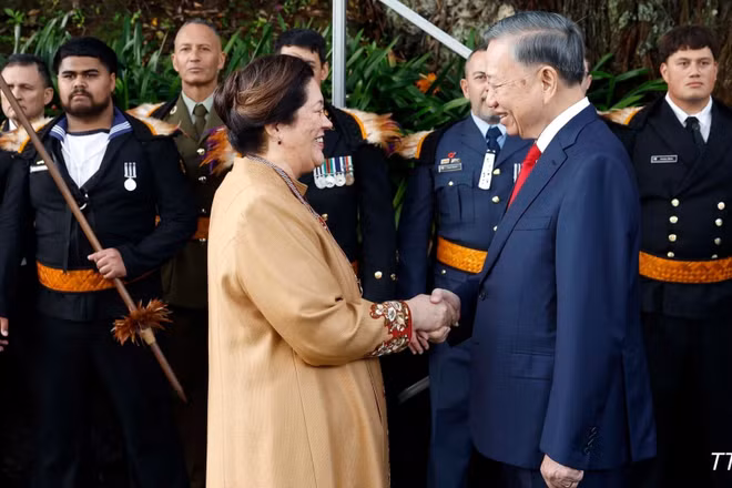 Toàn quyền New Zealand Cindy Kiro đón Tổng Bí thư, Chủ tịch nước Tô Lâm. (Ảnh: Thống Nhất/TTXVN)