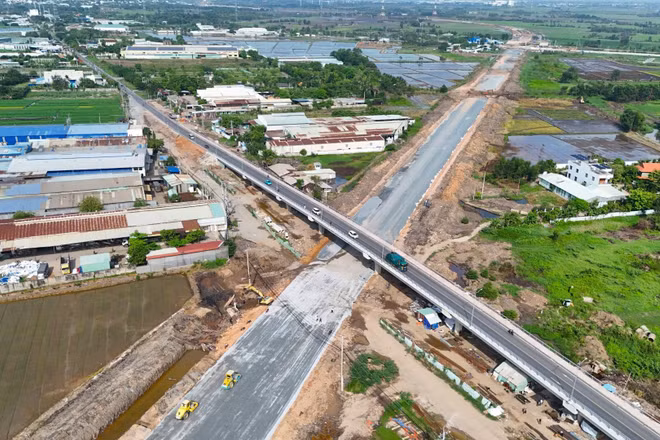Tuyến vành đai 3 qua khu vực phía tây Thành phố Hồ Chí Minh đang dần thành hình.
