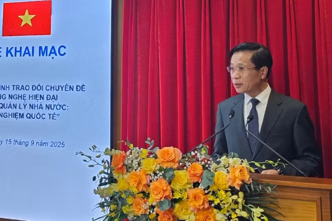 Đồng chí Hoàng Phúc Lâm, Phó Giám đốc Học viện Chính trị quốc gia Hồ Chí Minh phát biểu khai mạc buổi Lễ. (Ảnh: Đặng Hiếu)