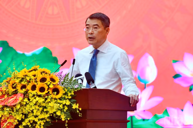 Thủ tướng Chính phủ Lê Minh Hưng phát biểu ý kiến tại Lễ phát động Phong trào thi đua quyết tâm thực hiện thắng lợi mục tiêu tăng trưởng bền vững 2 con số giai đoạn 2026-2030. (Ảnh: Thanh Giang)
