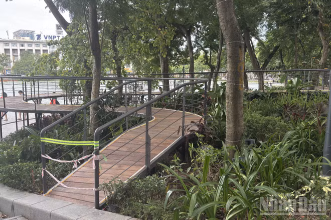 Hà Nội: Lắp đặt cầu cạn cảnh quan bên Hồ Gươm 