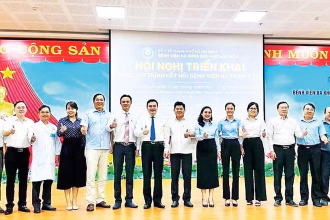 Bệnh viện đa khoa khu vực Hóc Môn đồng hành cùng bốn trạm y tế.
