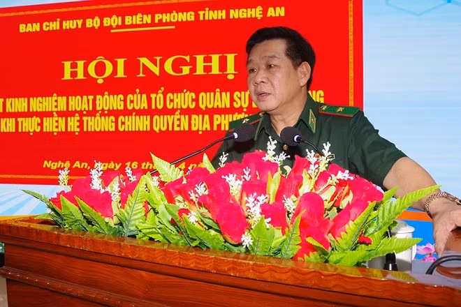 Thiếu tướng Đỗ Ngọc Toàn, Cục trưởng Cục Cửa khẩu (Bộ Tư lệnh Bộ đội Biên phòng) phát biểu chỉ đạo hội nghị.