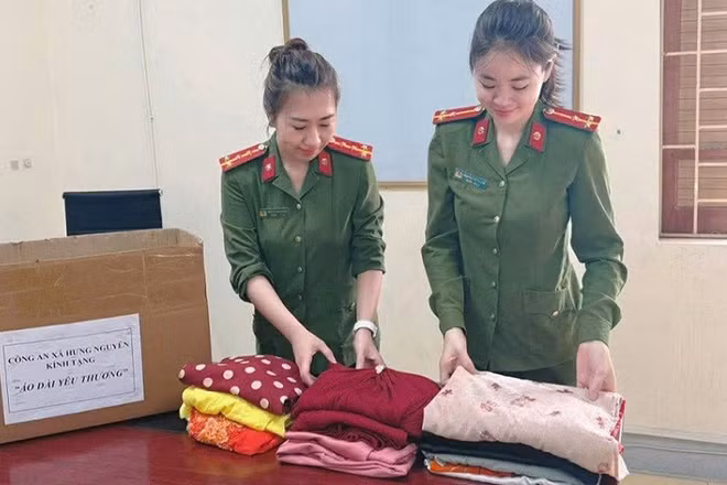 Hoạt động quyên góp áo dài của Hội Phụ nữ (Công an xã Hưng Nguyên) góp phần lan tỏa giá trị nhân văn, tăng cường gắn kết, sẻ chia với phụ nữ vùng sâu, vùng xa.