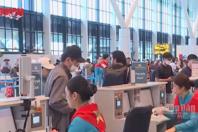 [Video] Mùng 3 Tết, sân bay Tân Sơn Nhất dự kiến phục vụ hơn 151.000 lượt hành khách