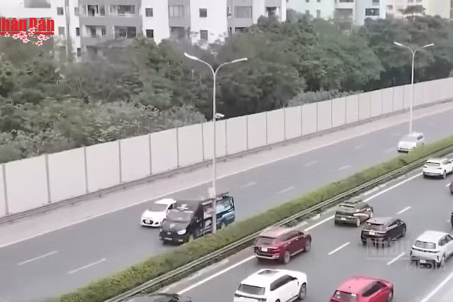 [Video] Cục CSGT “mở luồng xanh” cho người dân về Hà Nội và TP Hồ Chí Minh