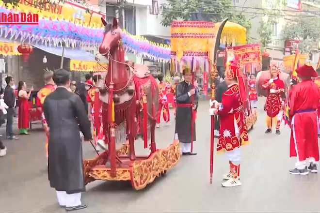 [Video] Độc đáo điệu múa “Con đĩ đánh bồng” trong lễ hội làng Triều Khúc