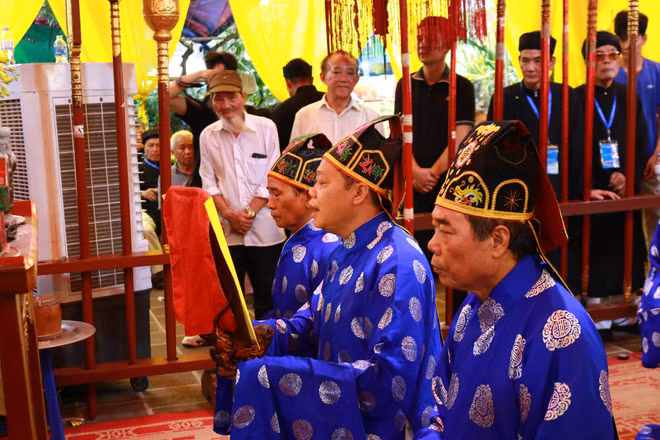 Tế lễ dâng thánh nhân dịp đón Chứng nhận Di sản Văn hóa phi vật thể quốc gia Lễ hội làng La Phù.