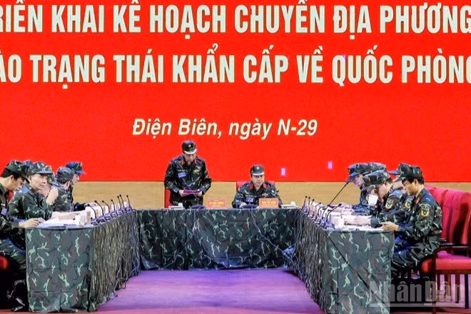 Các đồng chí chủ trì luyện tập vận hành cơ chế giai đoạn 1. (Ảnh: LÊ LAN)