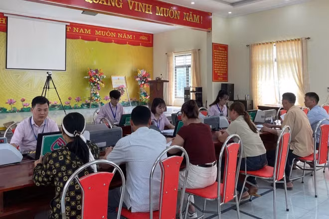 Mạng lưới điểm giao dịch xã của Ngân hàng Chính sách xã hội Lục Yên luôn hoạt động thông suốt, giúp nhân dân vay vốn thuận lợi.