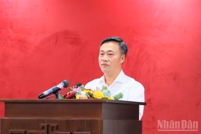 Đồng chí Nguyễn Việt Hùng, Chủ tịch Ủy ban nhân dân tỉnh Khánh Hòa, phát biểu. (Ảnh: VŨ TÂN)