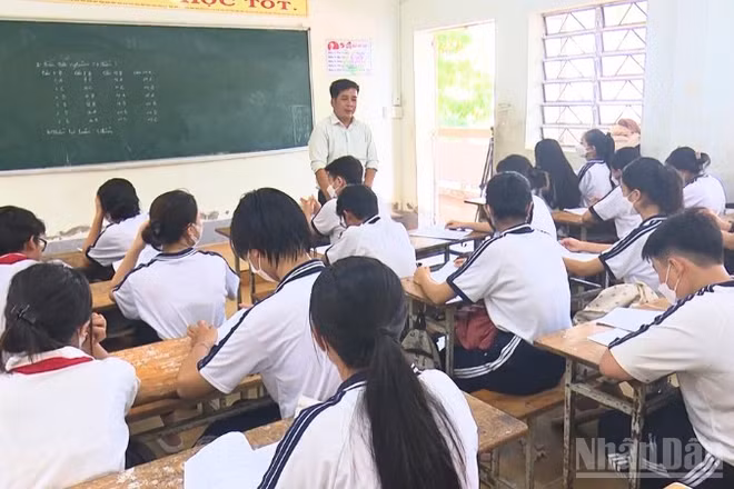 Một buổi giảng dạy của Thầy Nguyễn Hoàng Nam, Trường Trung học cơ sở Long Thạnh, xã Thạnh Hòa, thành phố Cần Thơ.