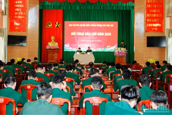 Quang cảnh buổi đối thoại dân chủ.