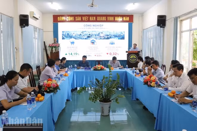 Quang cảnh buổi họp báo.