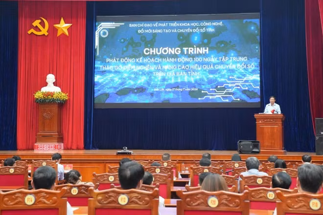 Quang cảnh chương trình phát động.
