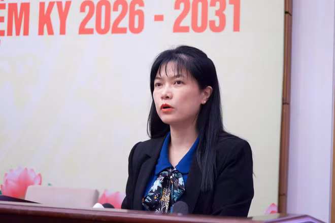 Đồng chí Tạ Thị Yên, Phó Chủ nhiệm Ủy ban Công tác đại biểu, Phó Chánh Văn phòng Thường trực Hội đồng Bầu cử Quốc gia, thông tin về tình hình cử tri tham gia bỏ phiếu bầu cử trong những giờ đầu sáng 15/3.