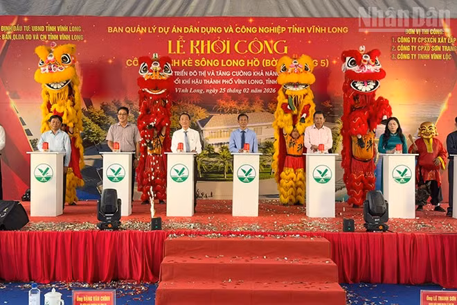 Nghi thức khởi công công trình. 