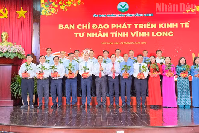 Ra mắt Ban Chỉ đạo phát triển kinh tế tư nhân tỉnh Vĩnh Long. 
