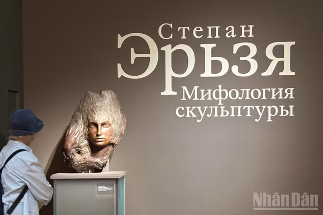 Triển lãm Stepan Erzya - Thần thoại điêu khắc. (Ảnh: THÙY VÂN)