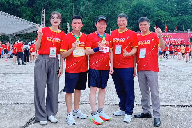 Bí thư Thành ủy Hải Phòng Lê Tiến Châu tham gia chạy cự ly 10 km tại Côn Sơn-Kiếp Bạc