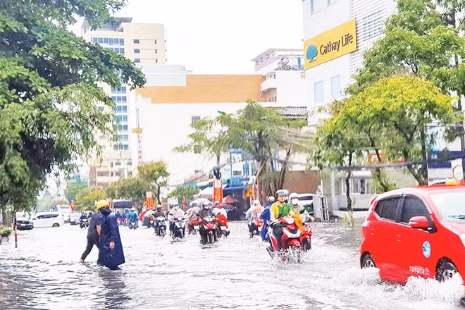 Một con phố ở Cần Thơ thường xuyên ngập khi triều cường. 