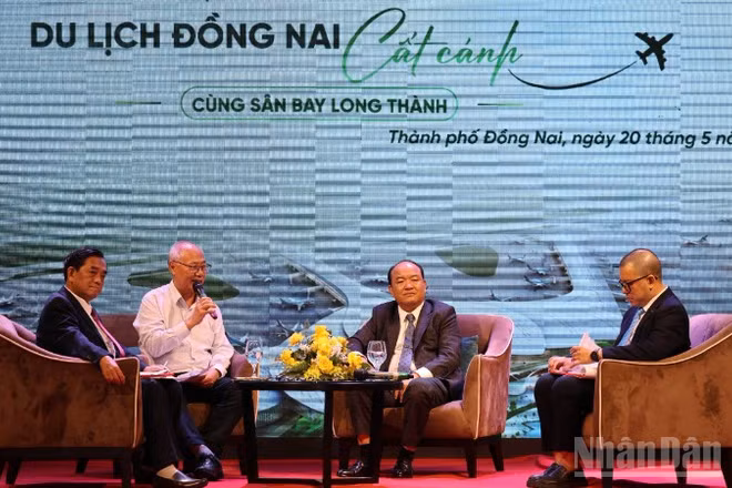 Các đại biểu tham gia tọa đàm với chủ đề Du lịch Đồng Nai “cất cánh” cùng sân bay Long Thành.