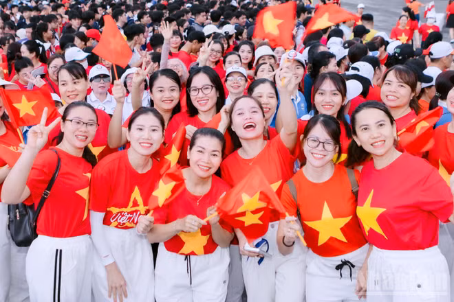 Người dân ở thành phố Đồng Nai hào hứng tham gia chương trình.