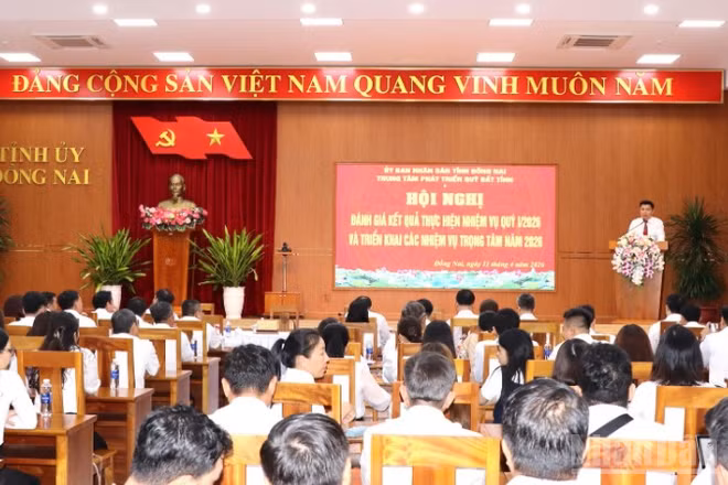 Trung tâm Phát triển quỹ đất tỉnh Đồng Nai sẽ tập trung công tác đấu giá quyền sử dụng đất, tạo nguồn thu ngân sách và tập trung cao độ công tác bồi thường các dự án trọng điểm.