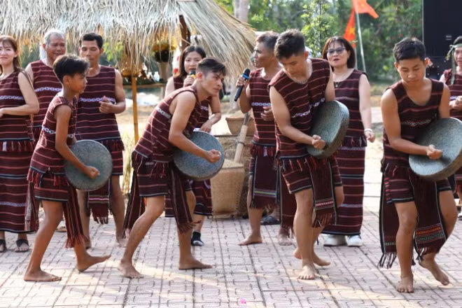 Với khoảng 16.000 người, Đồng Nai hiện là địa bàn có đông đồng bào dân tộc Chơ Ro sinh sống nhất cả nước.