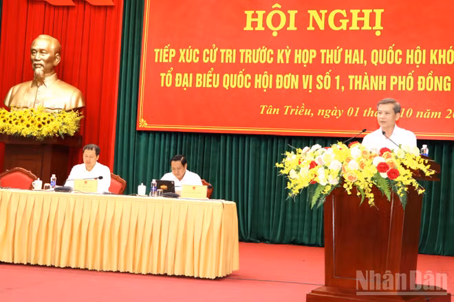 Đồng chí Lê Minh Trí, Ủy viên Bộ Chính trị, Bí thư Trung ương Đảng, Trưởng Ban Nội chính Trung ương phát biểu tại buổi tiếp xúc cử tri 8 phường của thành phố Đồng Nai.
