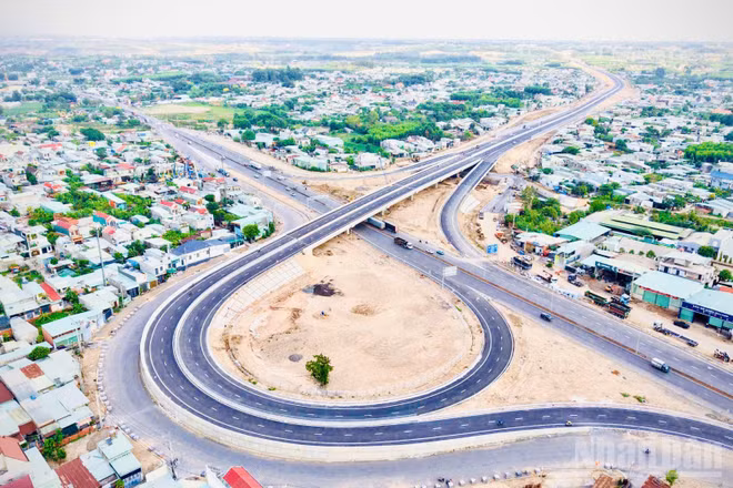 Khu vực điểm đầu cao tốc Biên Hòa-Vũng Tàu nút giao với đường Võ Nguyên Giáp, thuộc phường Phước Tân, thành phố Đồng Nai.