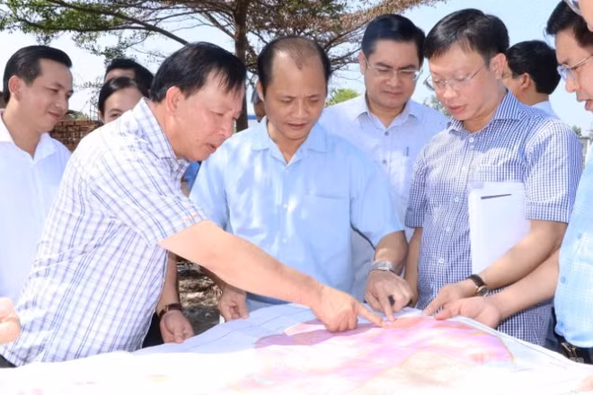 Lãnh đạo thành phố Đồng Nai khảo sát để quy hoạch lại, tạo không gian phát triển cho phường Trảng Dài.